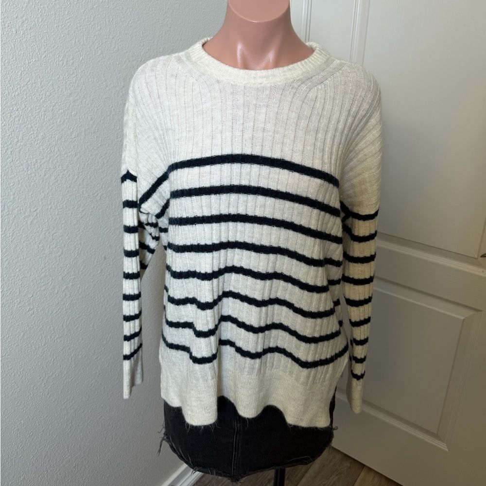 Abercrombie & Fitch Striped White and Black Women's Sweater Sz S